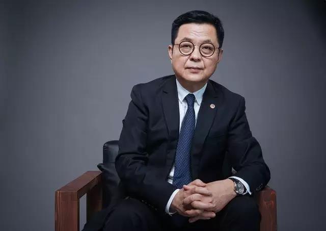 深圳市奇信建设集团股份总裁 余少雄余少雄,高级经济师